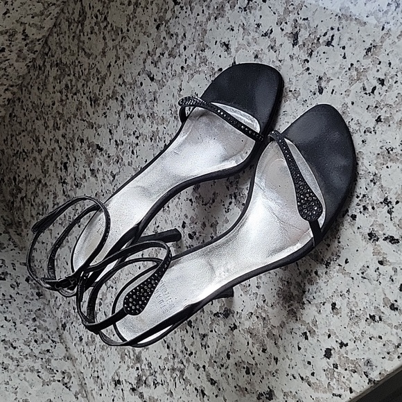 Stuart Weitzman Shoes - 🔥🔥Special Free Offer!!🔥🔥 Preloved pair of Stuart Weitzman sandals US